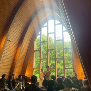 木を基調としたチャペル。