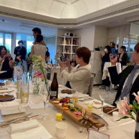 テーブルや会場の雰囲気。