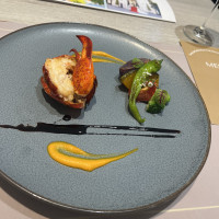 オマール海老とお野菜、ソースがとても美味しかったです。