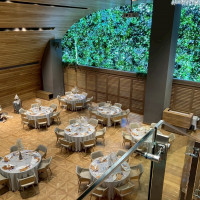 階段上からみた披露宴会場