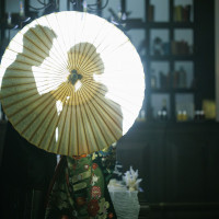 入場の際に番傘とライトを用いて特殊演出に！