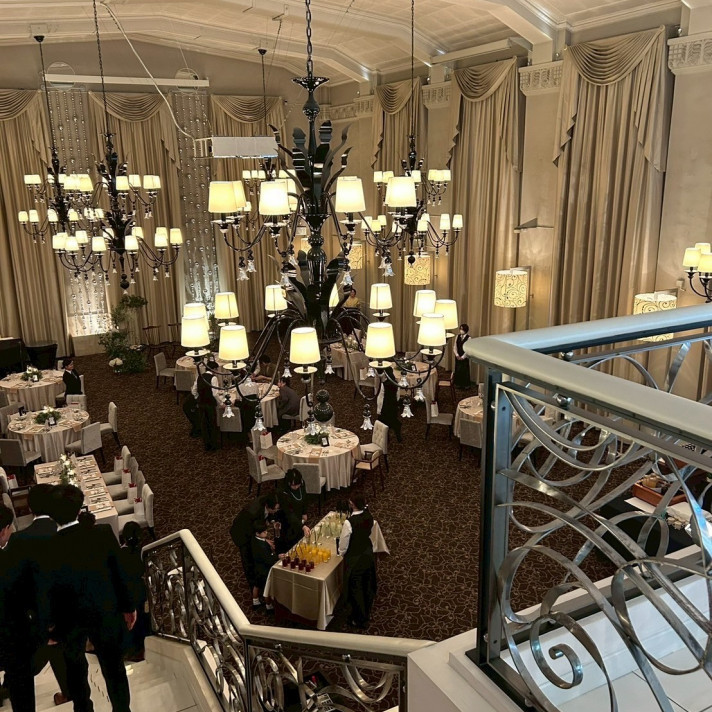 挙式会場から見える披露宴会場