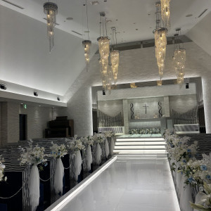圧迫感がないチャペル|763475さんのアルカンシエル横浜 luxemariage（アルカンシエルグループ）の写真(2505880)