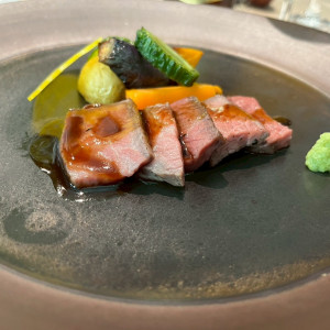 メインのお肉料理。夏野菜も美味しい。|763502さんの萬屋本店 - KAMAKURA HASE est1806 -の写真(2500499)