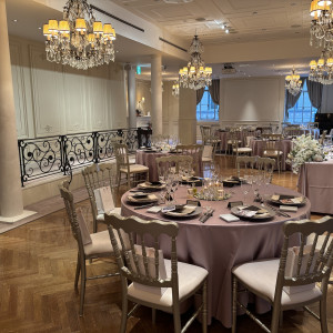 クロスや装花によって色んな雰囲気をつくれそうです。|763544さんのラ・バンク・ド・ロア(横浜市指定有形文化財）の写真(2500685)