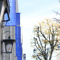 松本の観光地縄手通りから見える場所にあります。