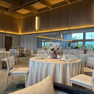 披露宴会場、鏡張りの様子