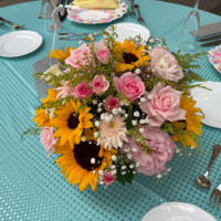 ゲストテーブル装花。こういう風な花にしたい。と、希望出来ます