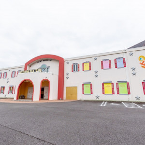 駐車場から見た外観|763778さんのウエディング ファンタジアの写真(2564923)