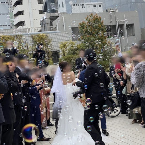 シャボン玉シャワー|763790さんのアルモニーソルーナ表参道/テイクアンドギヴ・ニーズウェディングの写真(2502733)
