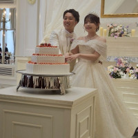 ケーキ入刀のシーンです。
早く食べたくてワクワクしてます。