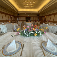 少人数用の披露宴会場(クリスタル)。新郎新婦側から見た景色。