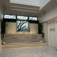 挙式会場前のロビー