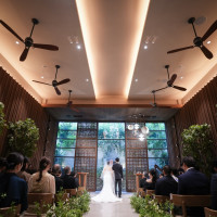 グリーンがあっておしゃれな挙式会場です