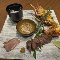 試食のお料理です。こちらのプレートとフォアグラのお寿司でした