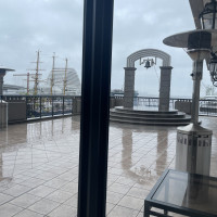 フラワーシャワーや鐘を鳴らします