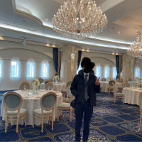 シャンデリアが綺麗な披露宴会場