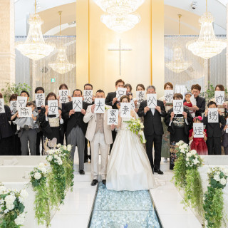 挙式では王道のウェディングドレスをきました