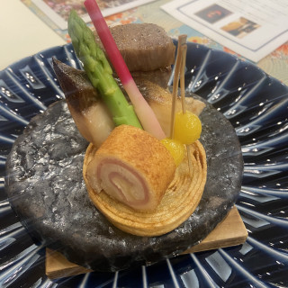 真ん中のランクのコースで、メインのお肉お魚料理です。