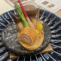 真ん中のランクのコースで、メインのお肉お魚料理です。