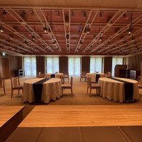 窓からお庭が見える