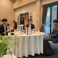新郎友人席