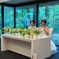友人席からの新郎新婦