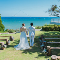 海バックの挙式会場です