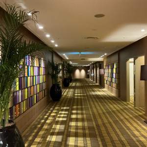 チャペルに向かう廊下|764106さんのTHE MARCUS SQUARE KOBE（ザ マーカス スクエア 神戸）の写真(2506393)