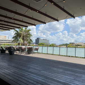 2階の披露宴会場にある広いテラス|764186さんのザ・ミーツ マリーナテラスの写真(2533493)