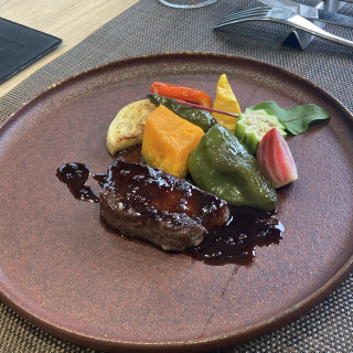 お肉がとても柔らかくて野菜もソースも全て美味しかったです
