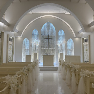 白が基調なチャペル