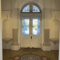 貴賓館玄関内側：ウェディングフォトスポット