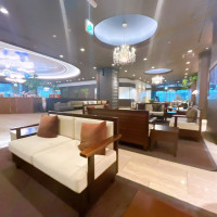 ロビーは広く、ソファも多かったです。