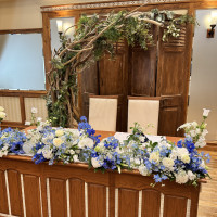 披露宴会場の新郎新婦席