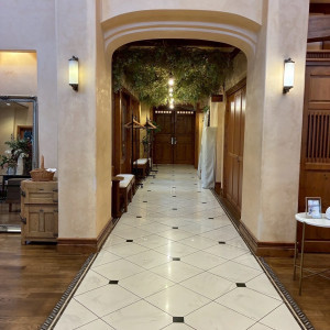 披露宴会場への廊下|764463さんのOrange Vert（オランジュ：ベール）●BRASSグループの写真(2563635)