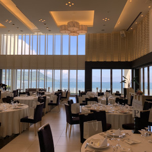 中規模会場。登場場所が一つ多い。|764489さんのノートルダムマリノア/FIVESTAR WEDDINGの写真(2505294)