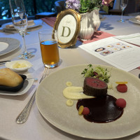成約前にメインの料理とパンを試食できた