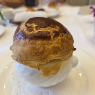 コンソメスープのパイ包み焼き