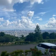 挙式会場は駐車場もあるため、自家用車での来場も可能です。