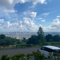 挙式会場は駐車場もあるため、自家用車での来場も可能です。