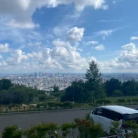 挙式会場は駐車場もあるため、自家用車での来場も可能です。
