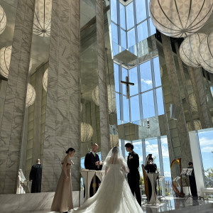 大きい窓から自然光が入ります|764744さんのノートルダム大阪ONE/FIVESTAR WEDDINGの写真(2506526)