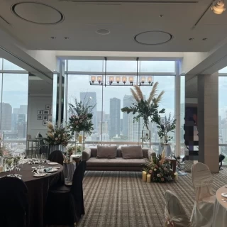 13:00頃の写真です。写真はソファ席ですが、高砂も選べます