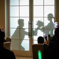 再入場はシルエット入場でブーケを渡してもらいました。