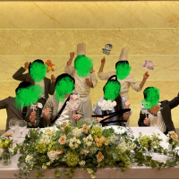 披露宴会場で撮ったみんなとの写真