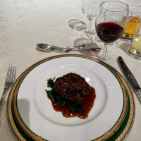 牛フィレ肉・フォアグラ・黒トリュフのアンサンブル