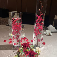 各テーブルの上に花が添えてありました。