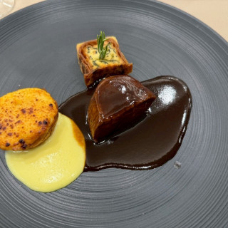 コース料理の肉料理です。