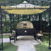 式場内ガーデンのベンチです。